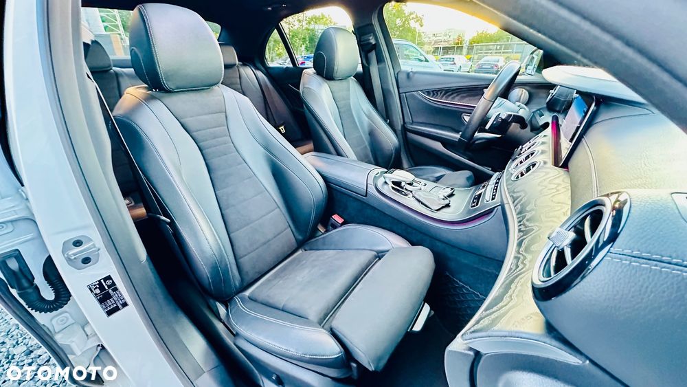 Mercedes-Benz Klasa E 220 d 4-Matic 9G-TRONIC - 33