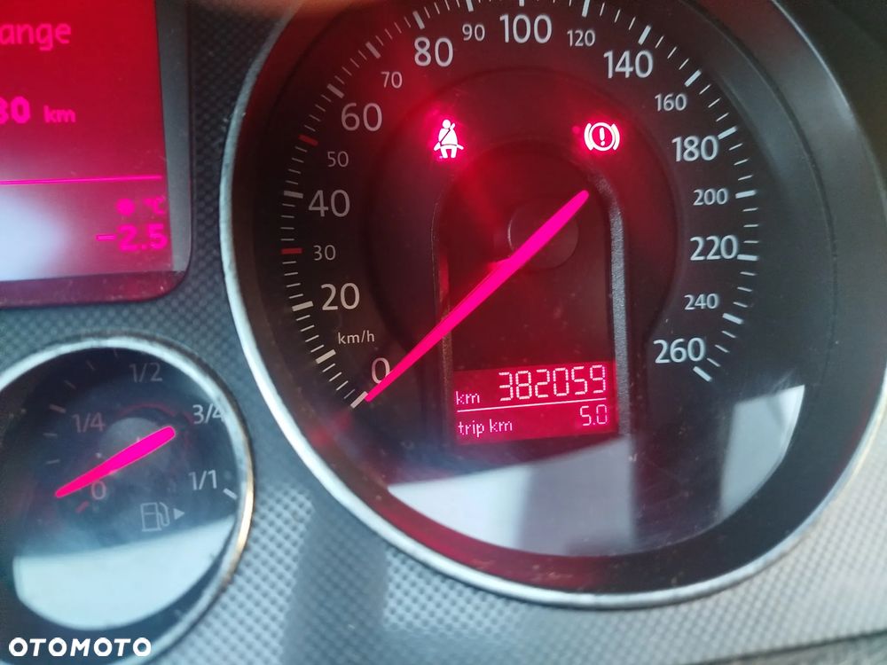 Volkswagen Passat 2.0 TDI DPF Trendline - 9