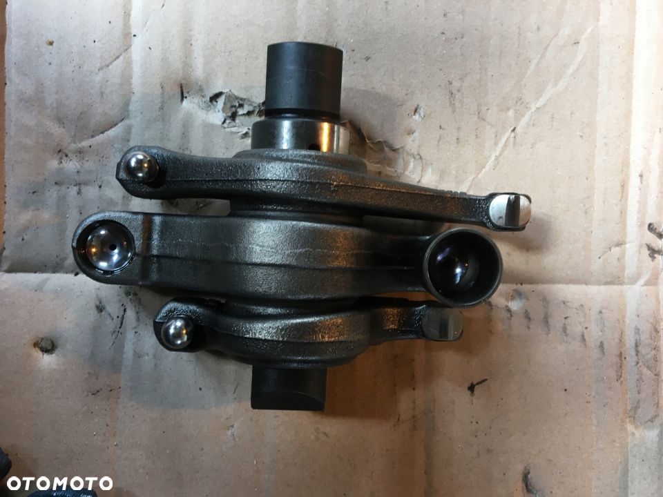 POPYCHACZ ROLKOWY SILNIKA SCANIA R 1438752 1438755 - 7