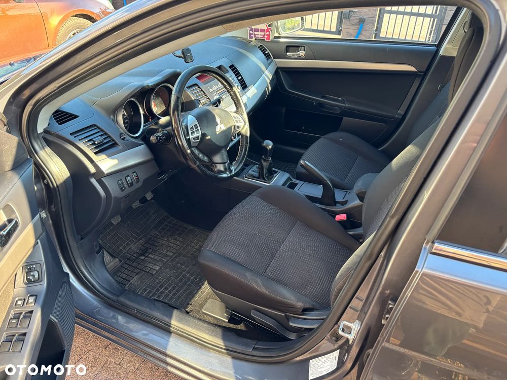 Mitsubishi Lancer 1.8 Intense - 10