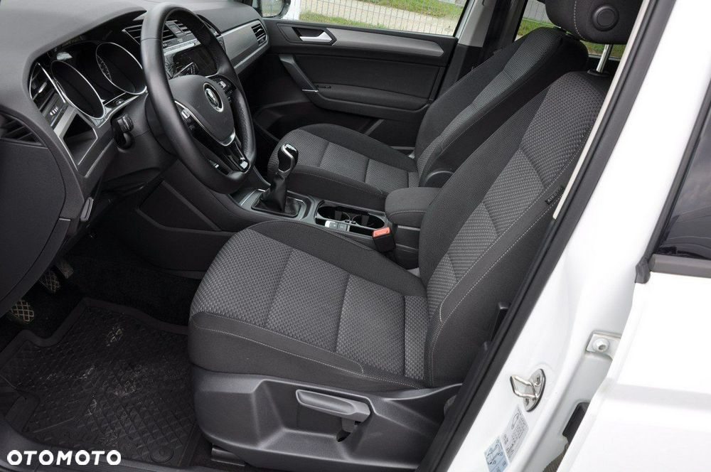 Volkswagen Touran - 10