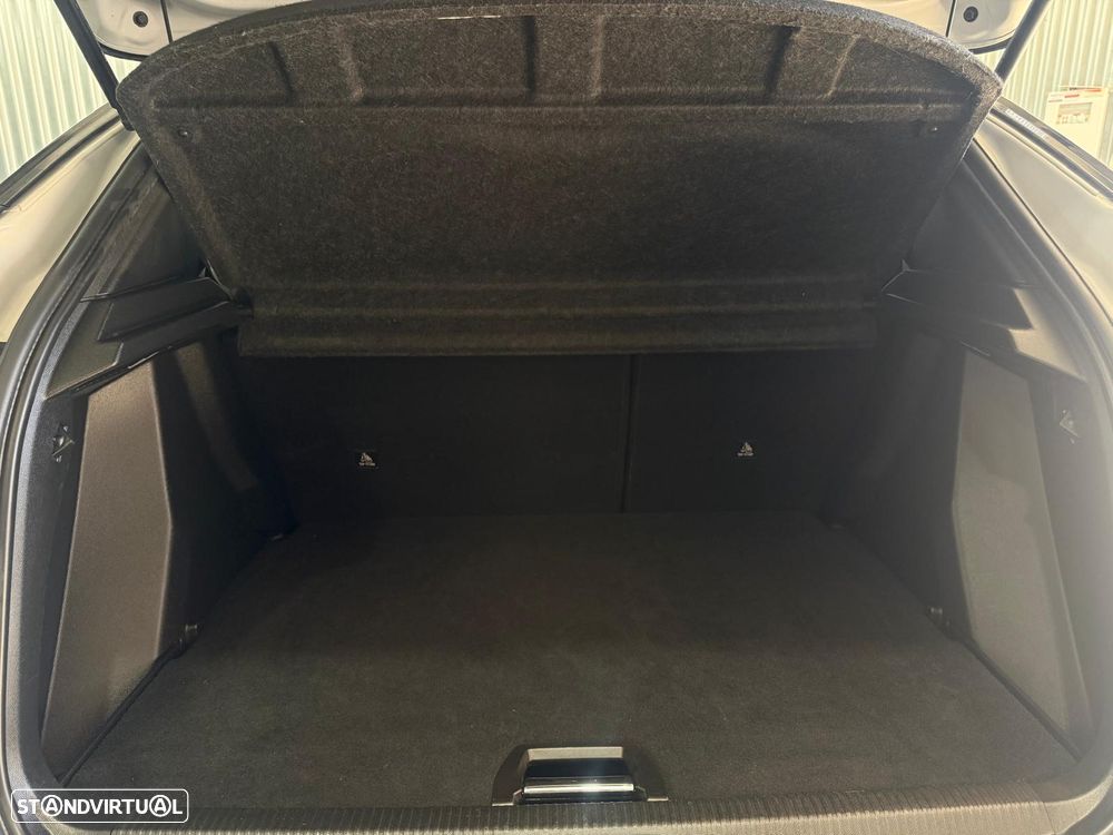 Peugeot 2008 1.2 PureTech GT EAT8 - 41
