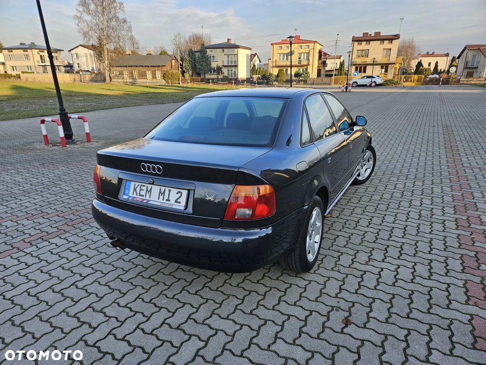 Audi A4 Limousine 2.6 - 5