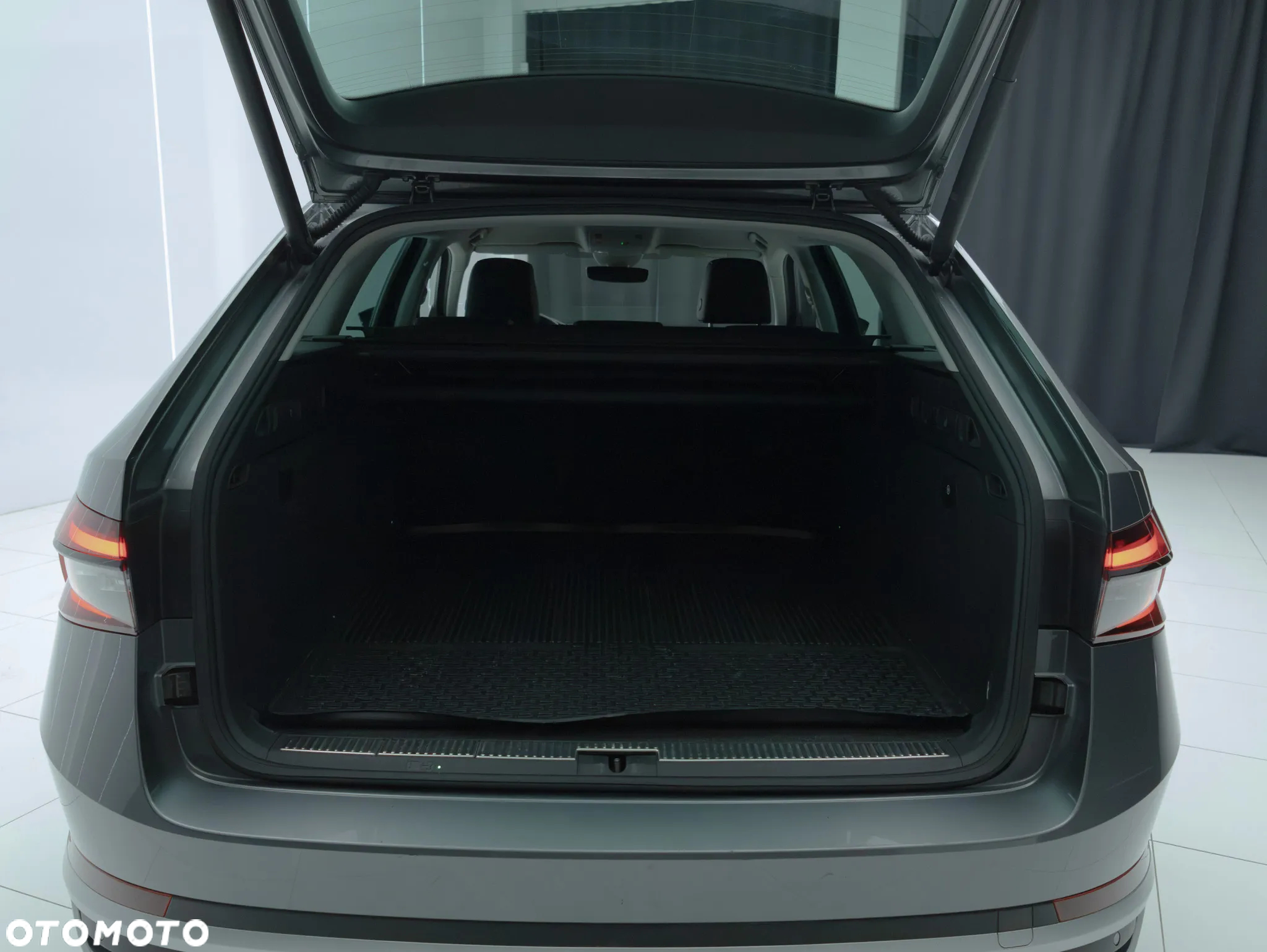 Skoda Superb 2.0 TDI SCR 4x4 Scout DSG - 31