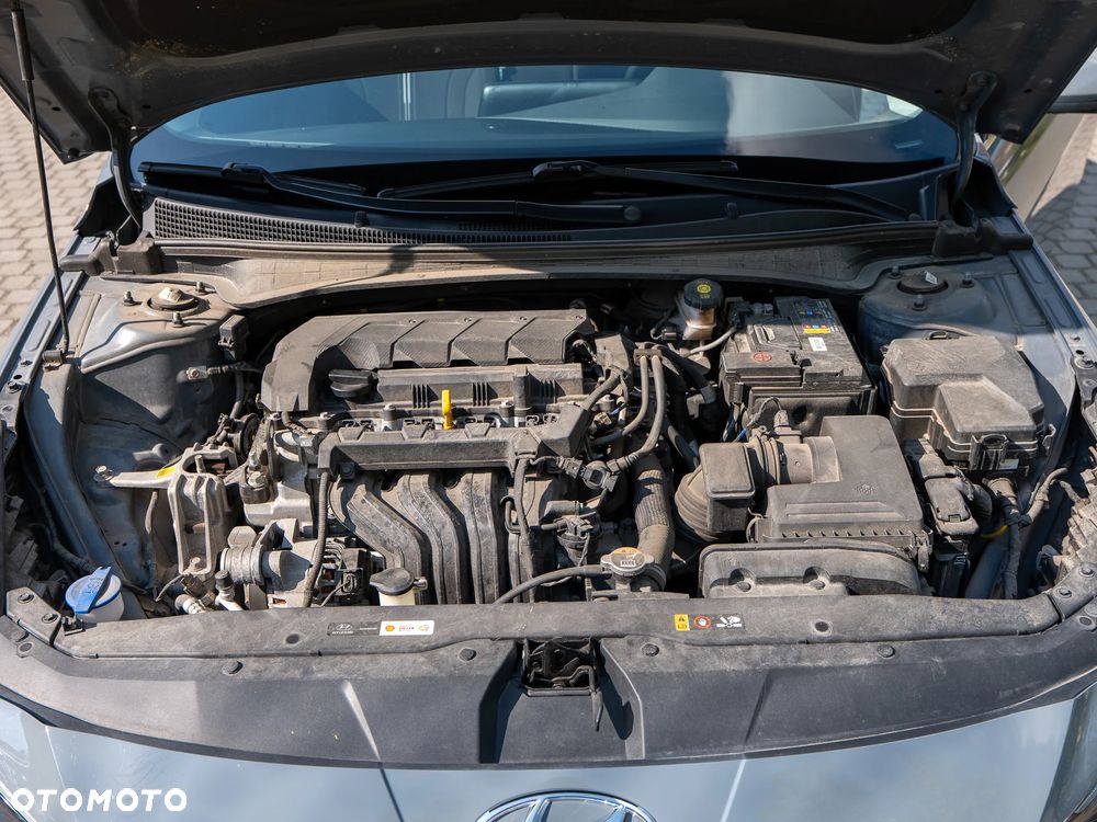 Hyundai Elantra 1.6 Smart - 16