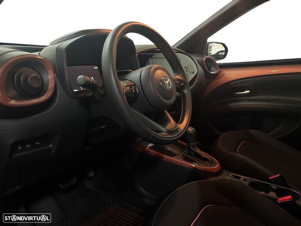 Toyota Aygo X 1.5 Hybrid Envy - 8
