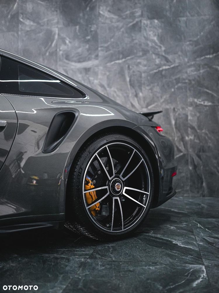 Porsche 911 Turbo S - 12