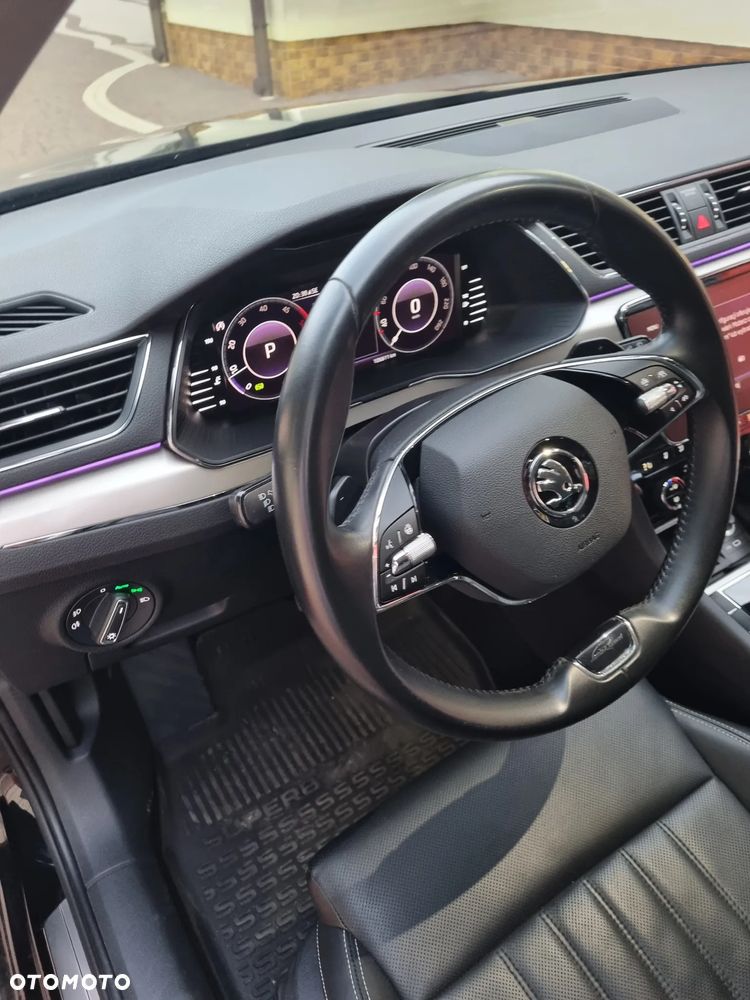 Skoda Superb 2.0 TDI SCR 4x4 L&K DSG - 17