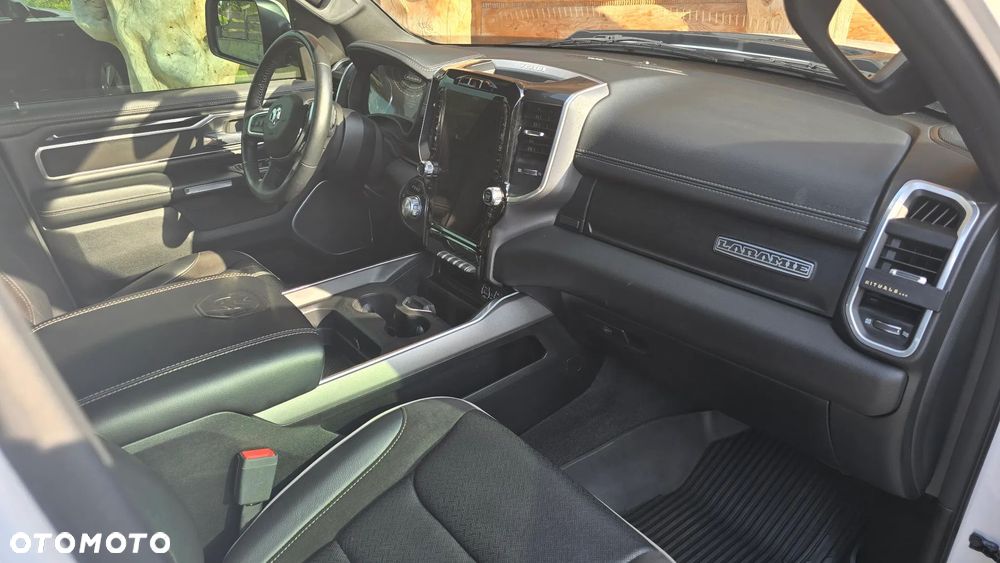 RAM 1500 Crew Cab Laramie - 3