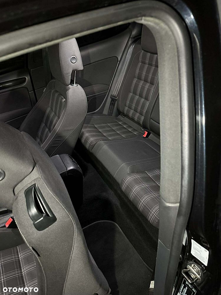 Volkswagen Golf - 20