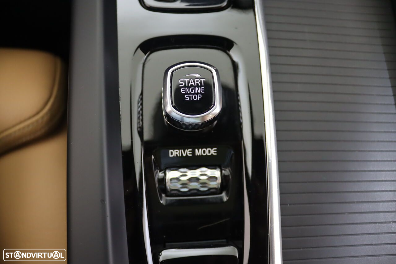 Volvo XC 60 2.0 T8 PHEV Momentum Plus AWD - 30