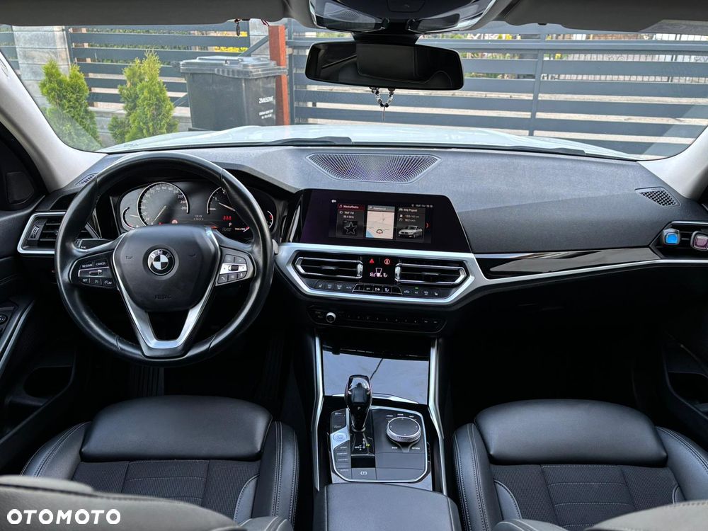 BMW Seria 3 318i - 30