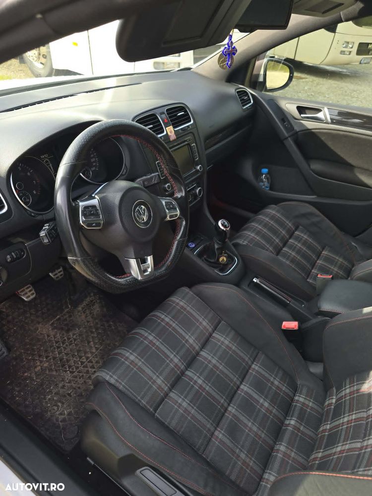 Volkswagen Golf 2.0 GTI - 2