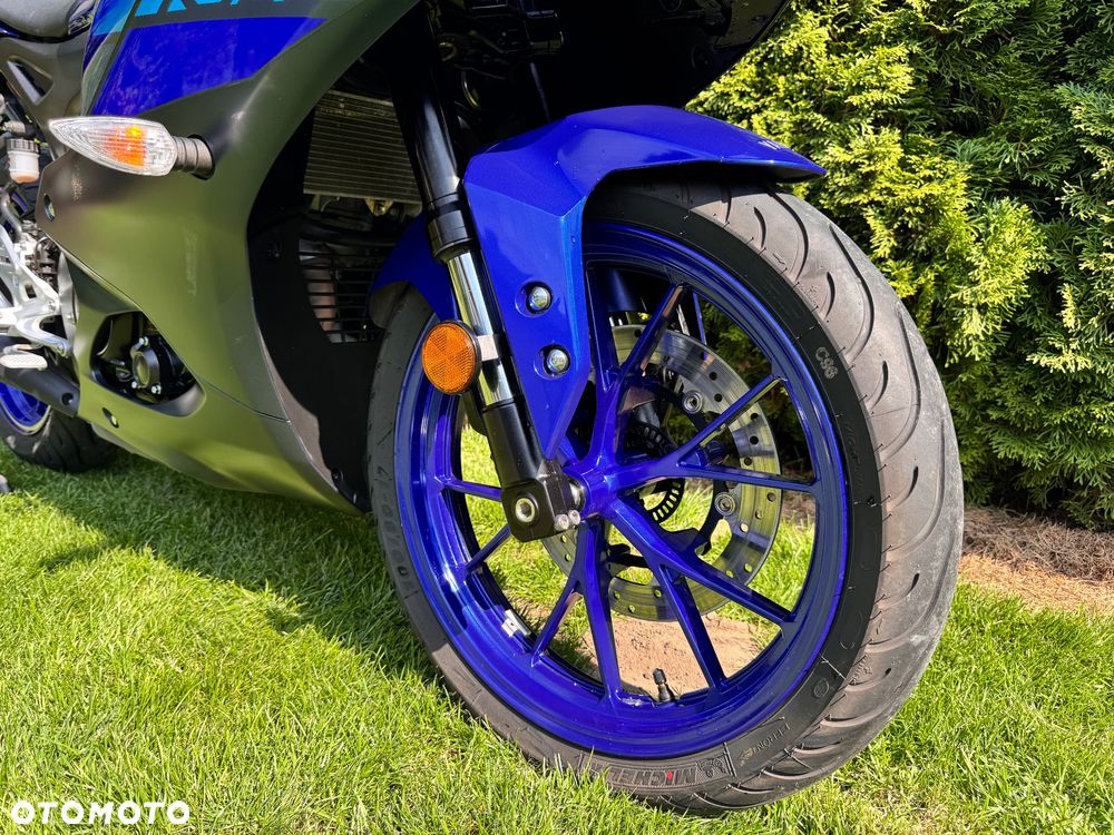 Yamaha YZF - 22