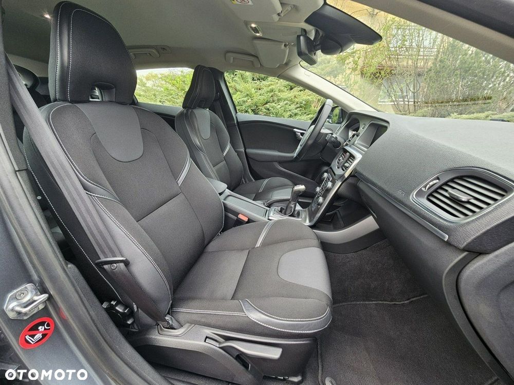 Volvo V40 D2 Momentum - 17
