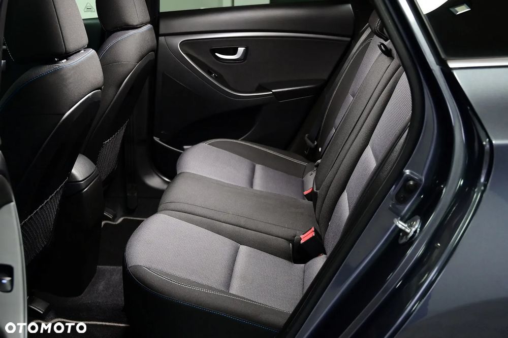 Hyundai i30 blue Kombi 1.6 CRDi DCT Passion - 20