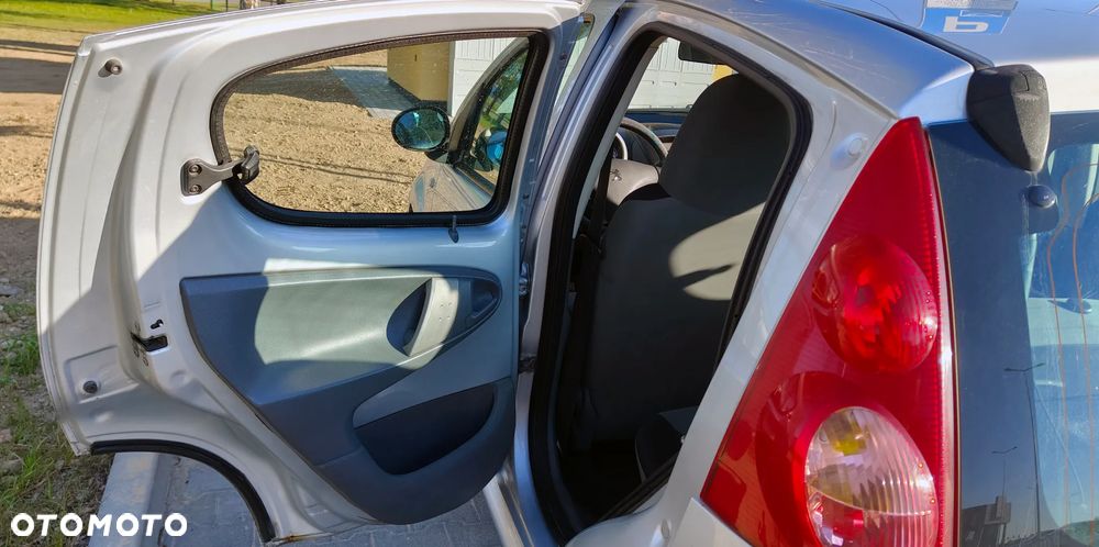 Peugeot 107 1.0 U Move - 12