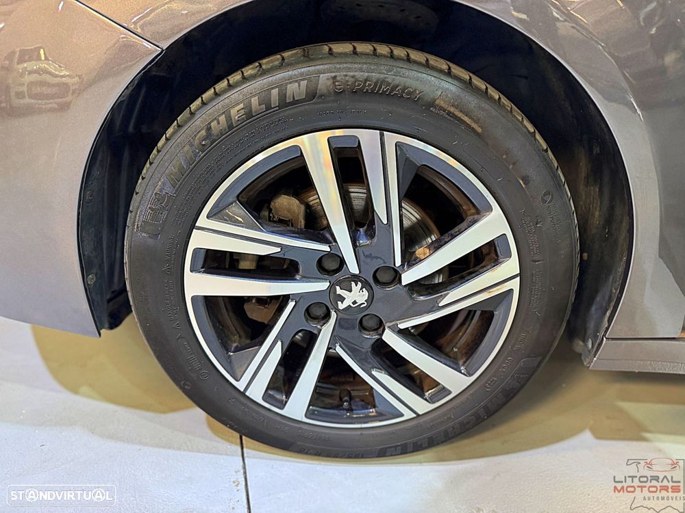 Peugeot 208 1.2 PureTech SE Style - 13