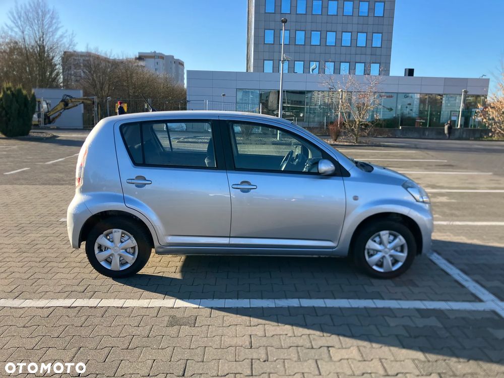 Daihatsu Sirion 1.0 CooLine - 4