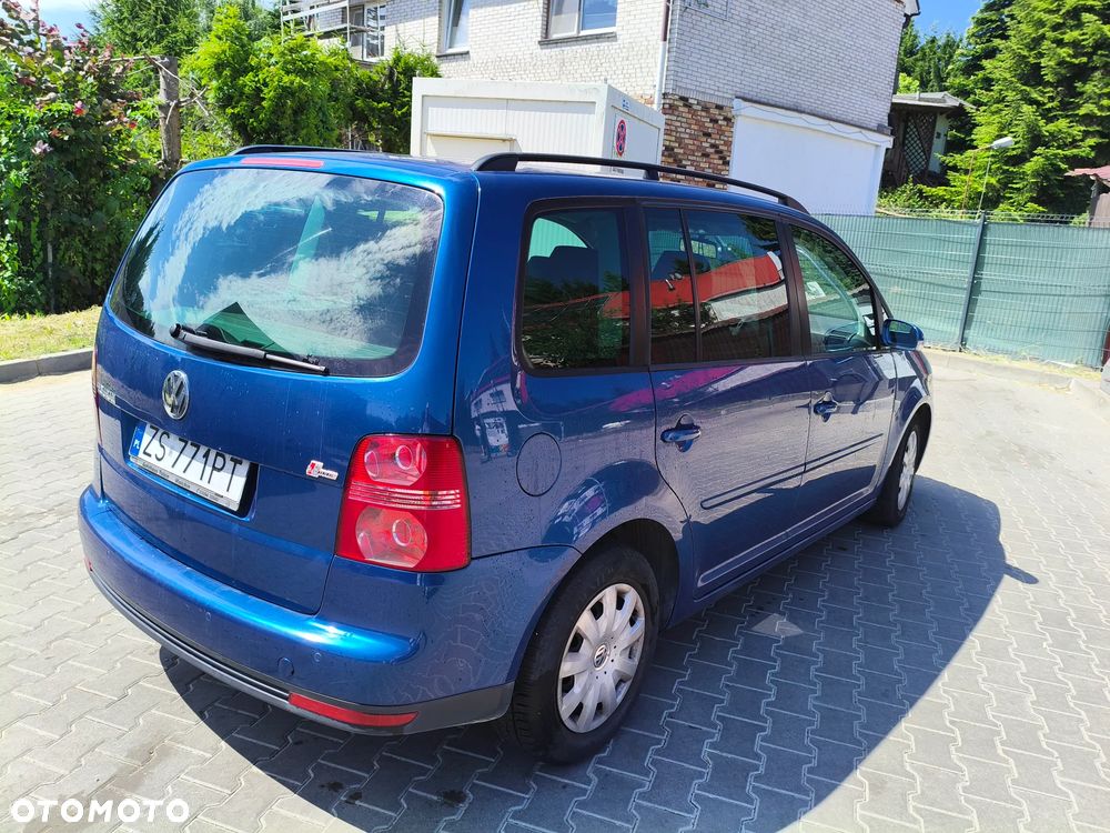 Volkswagen Touran 1.4 TSI DSG Conceptline - 4