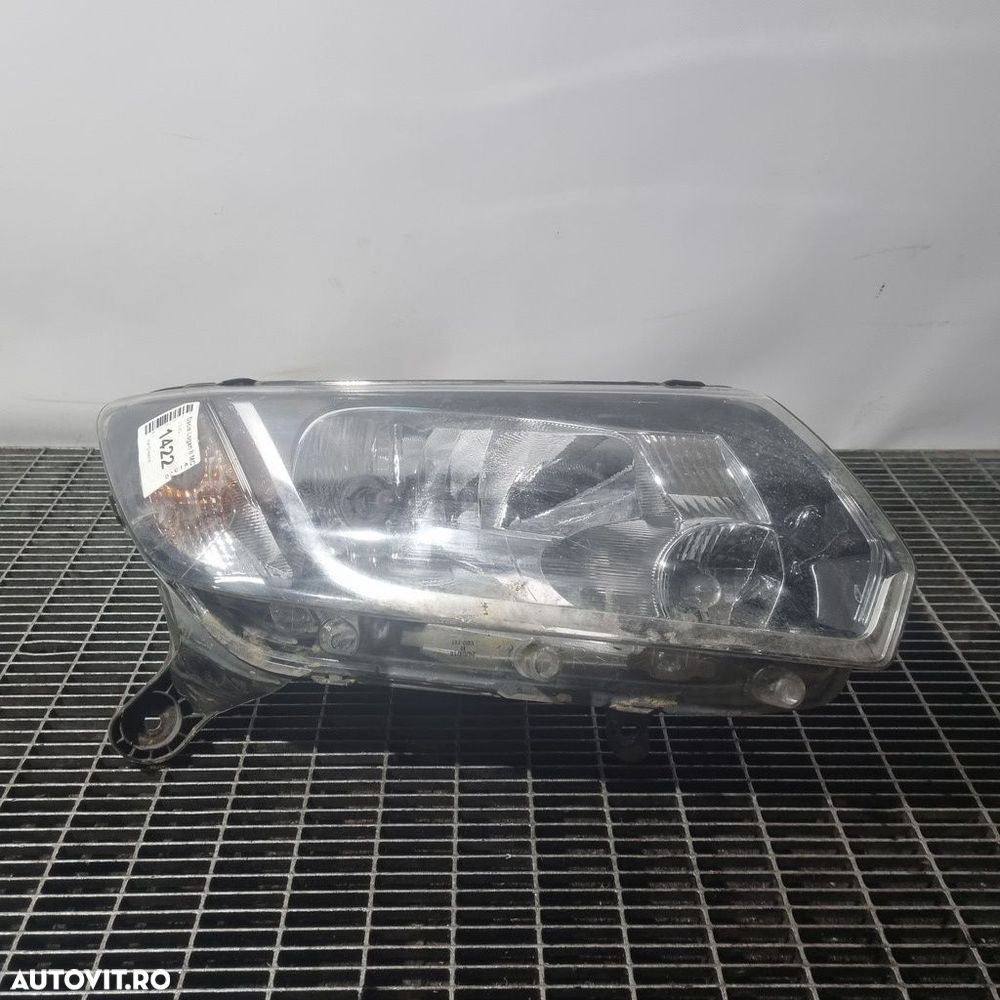 Far Dreapta Dacia Dacia Logan II MCV 2013 - 2016 SUV 4 Usi (1422) Fara xenon - 1