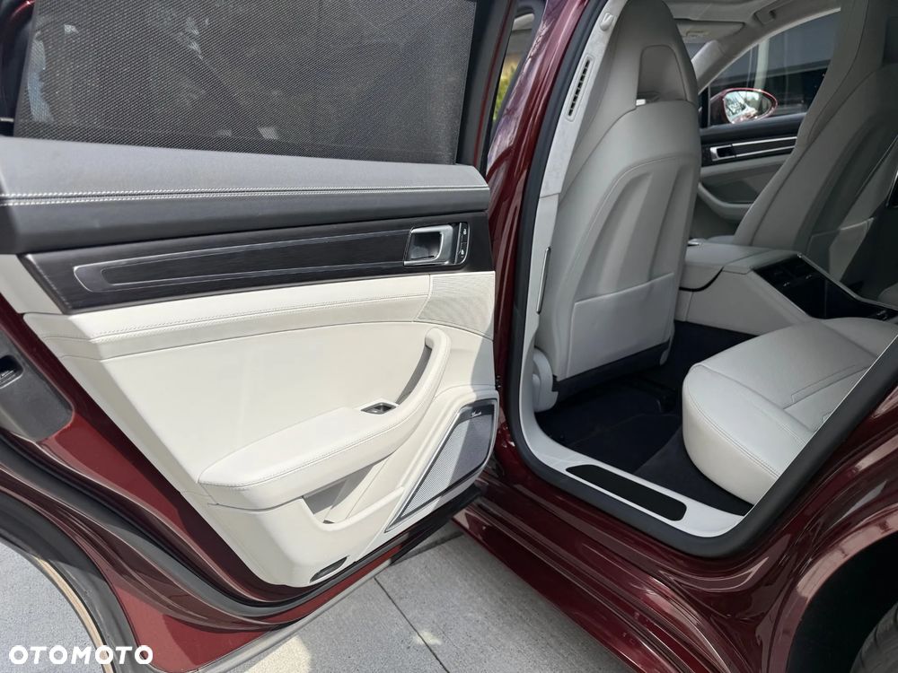 Porsche Panamera 4 E-Hybrid Platinum Edition - 17