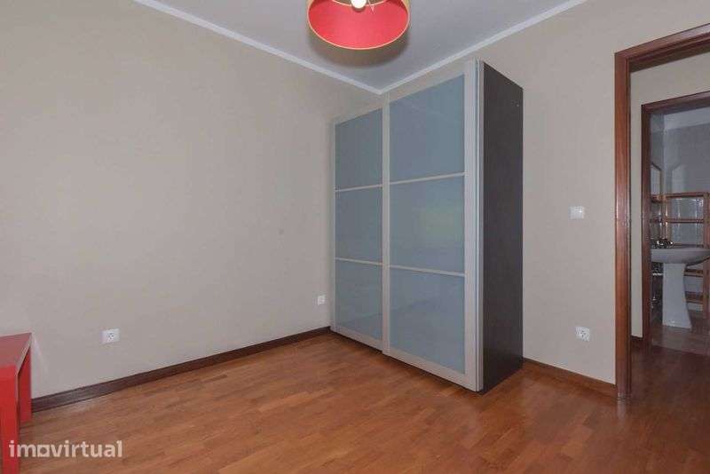 T2 Mobilado, com garagem(Box), junto à Av. Antunes Guimarães. - Grande imagem: 5/12