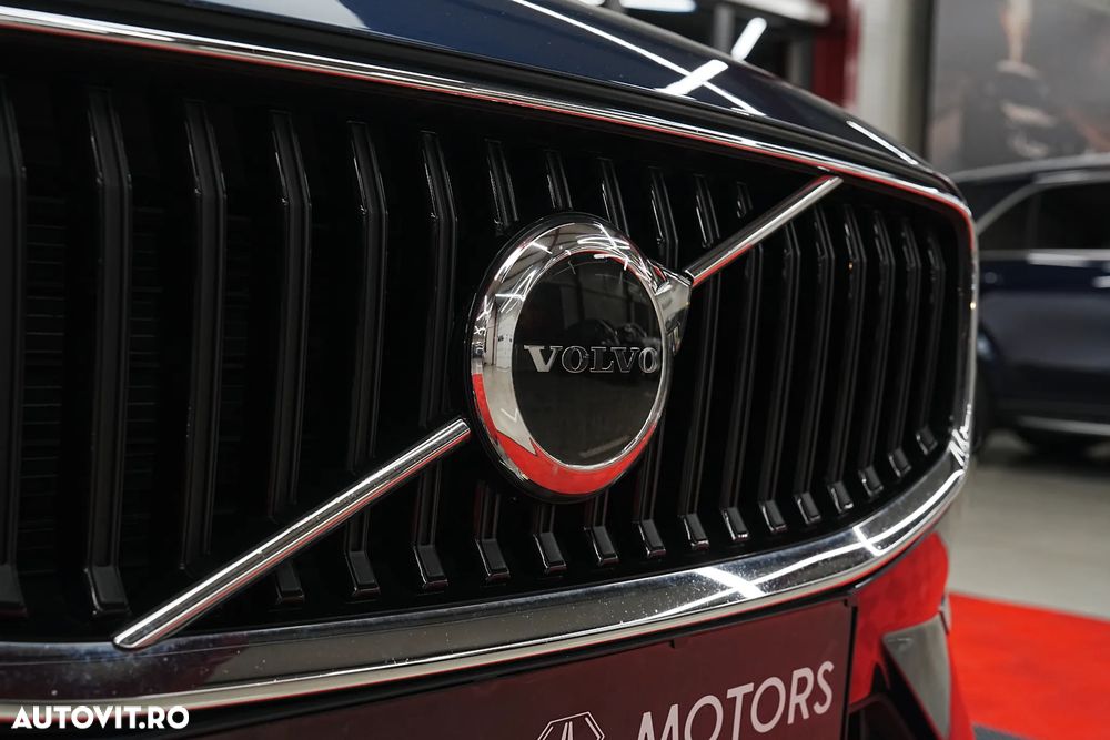 Volvo XC 60 B4 D AWD Geartronic Momentum Pro - 25