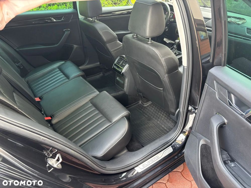 Skoda Superb 2.0 TDI SCR 4x4 L&K DSG - 8