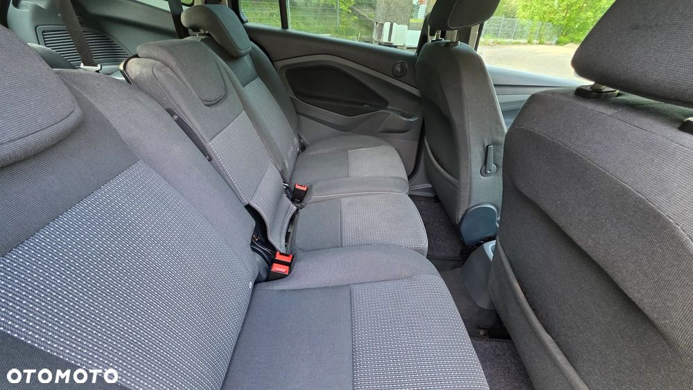 Ford Grand C-MAX - 11