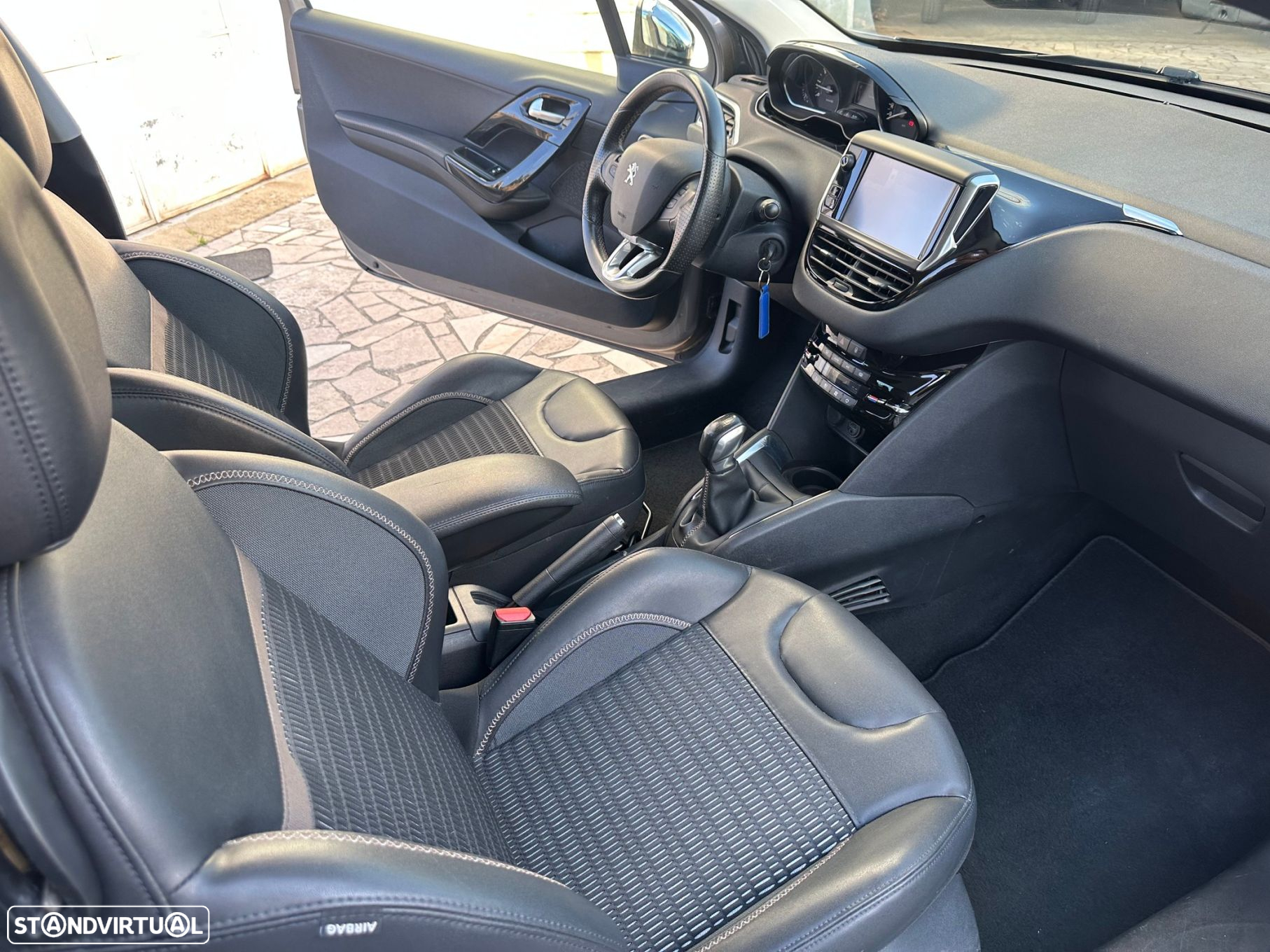 Peugeot 208 1.2 VTi Allure - 12