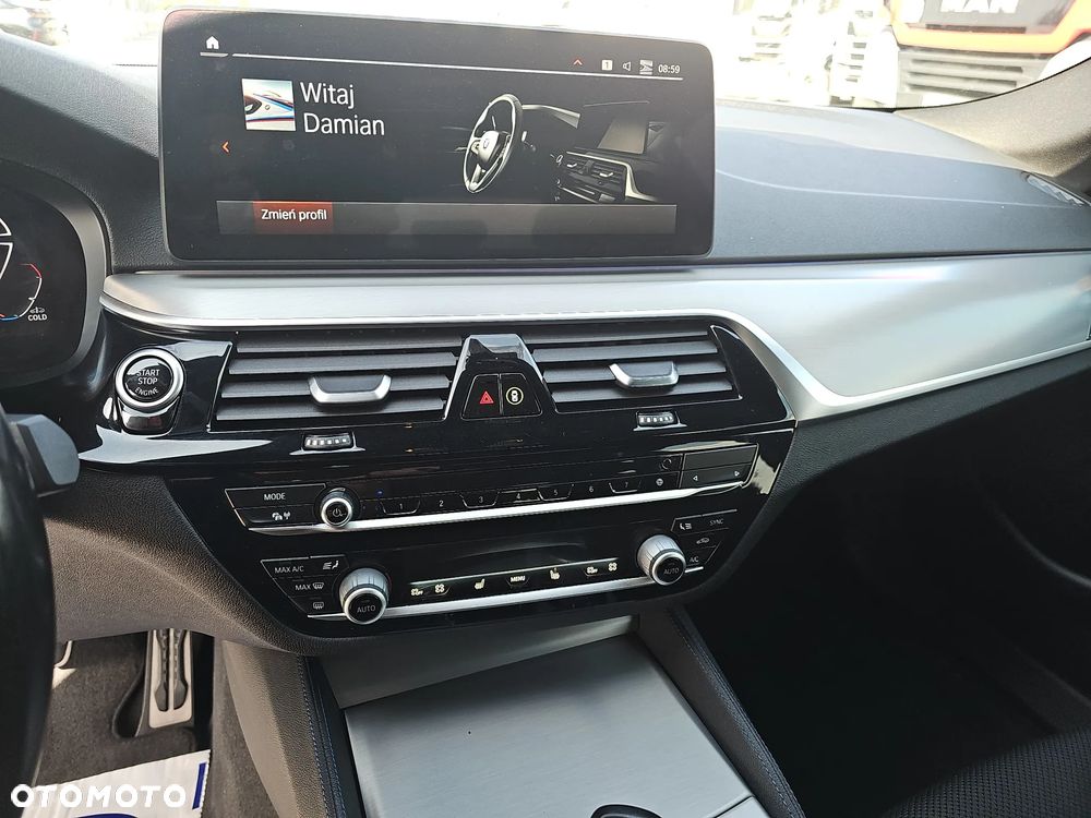 BMW Seria 5 520d xDrive - 14