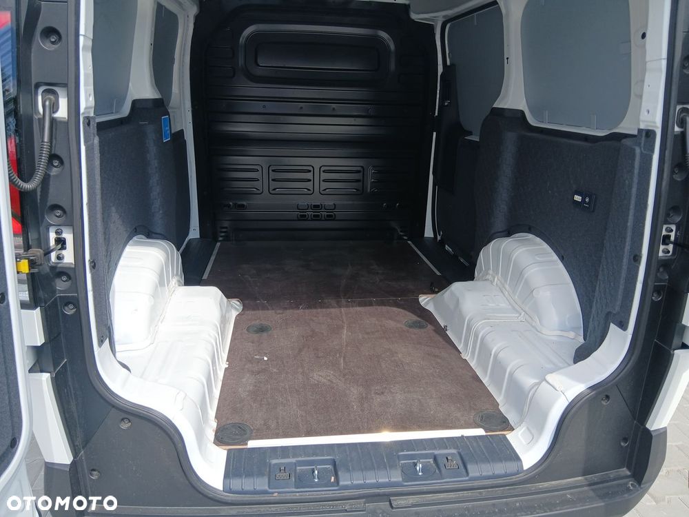 Kia PV5 - 11
