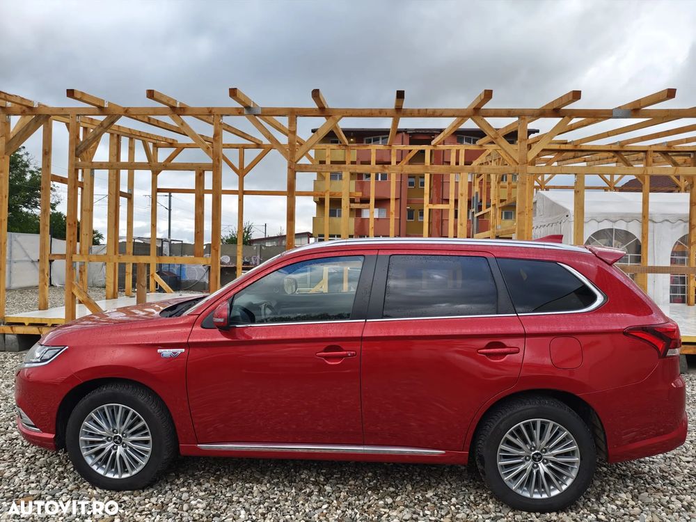Mitsubishi Outlander PHEV 2.4 L 4X4 Instyle+ - 11