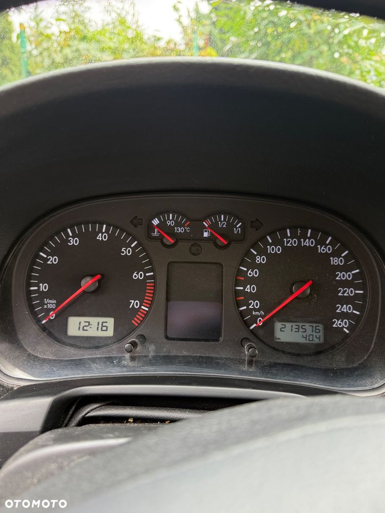 Volkswagen Golf 1.6 FSI Comfortline - 25