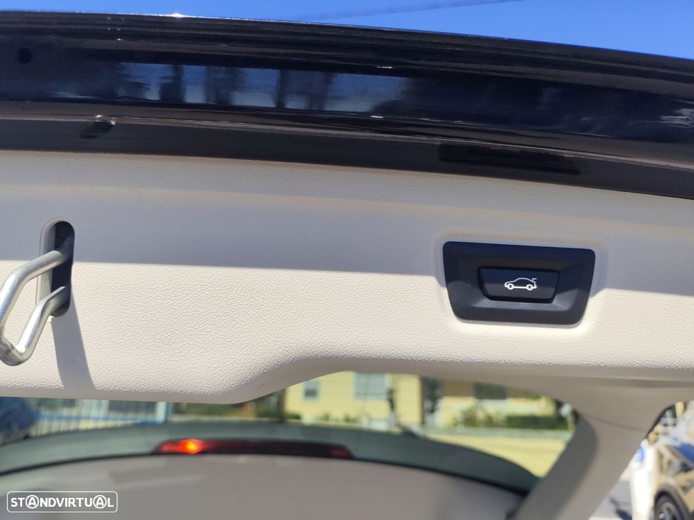 BMW 330 e Touring Auto - 10