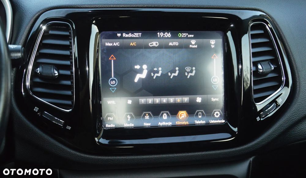 Jeep Compass - 24