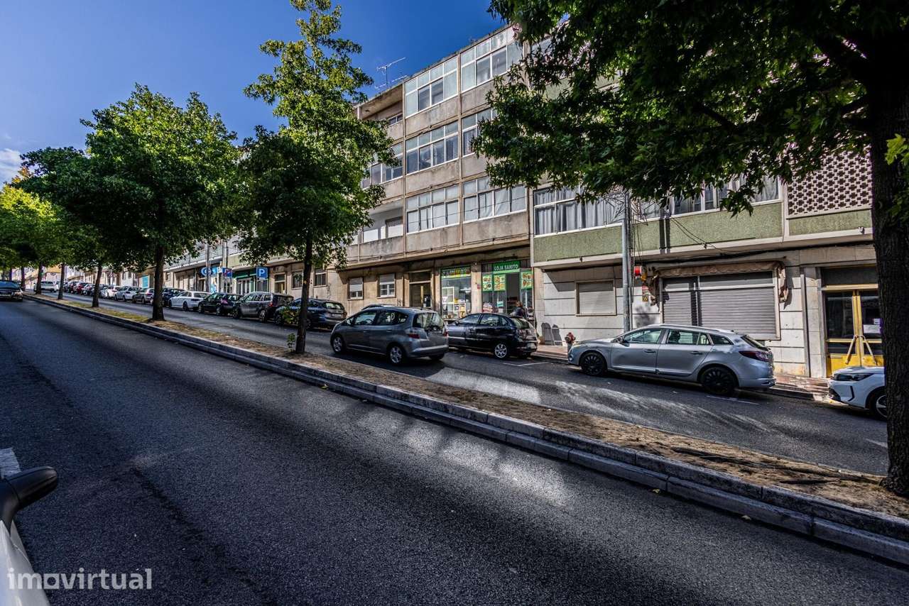 Apartamento T2 com varanda na Damaia – Águas Livres, Amadora - Grande imagem: 3/37