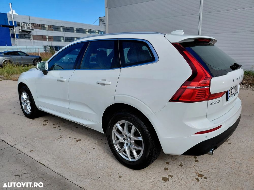Volvo XC 60 B4 MHEV AT8 AWD Momentum Pro - 2