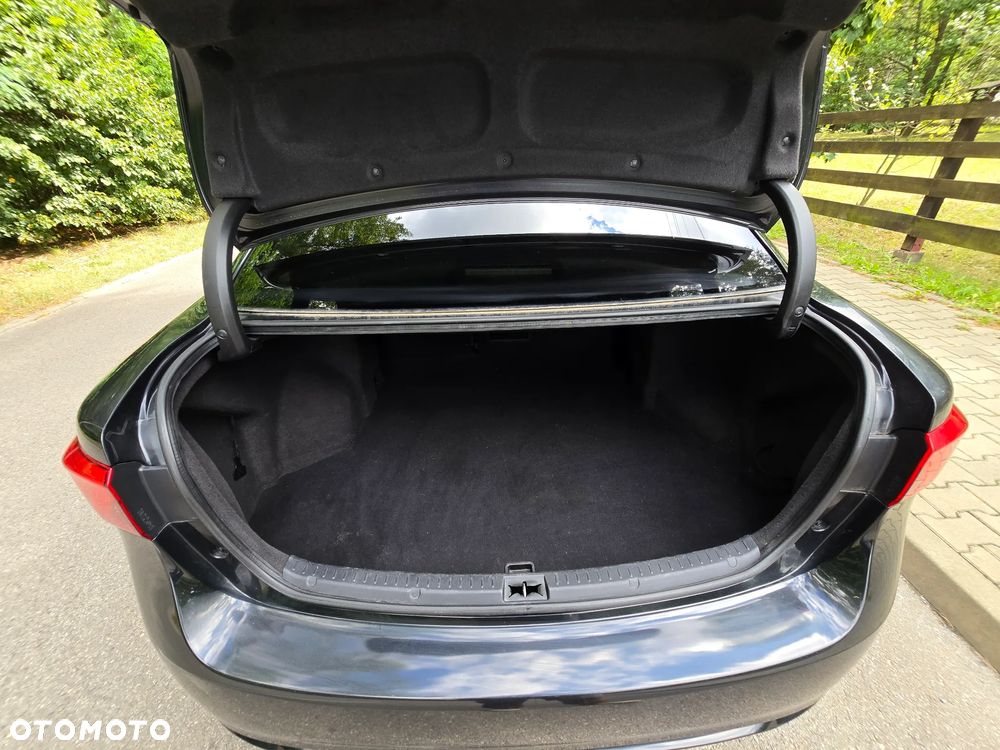 Toyota Avensis 2.0 D-4D Premium - 21