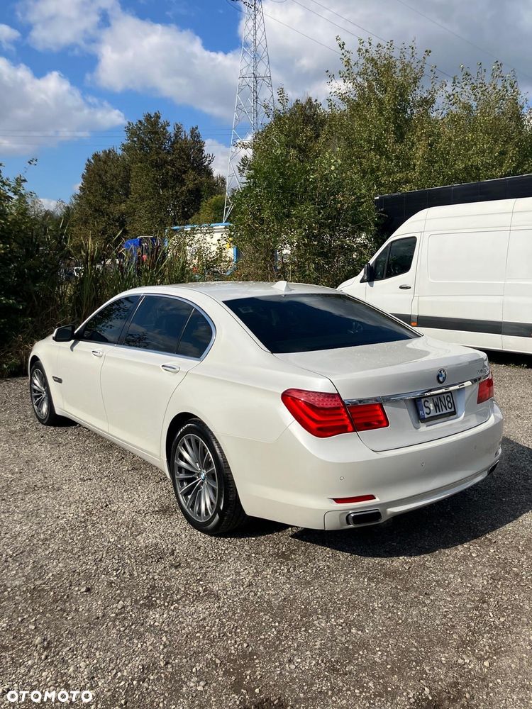 BMW Seria 7 740Li - 5