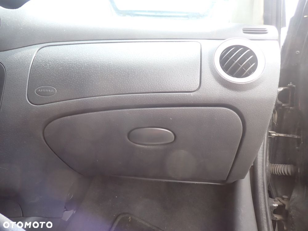 CZĘŚCI - Citroen C2 1.4 HDI  68KM 8HZ FILM HB 3D VTR 5B lakier EXY 2005r. INDEX - 10147 - 8