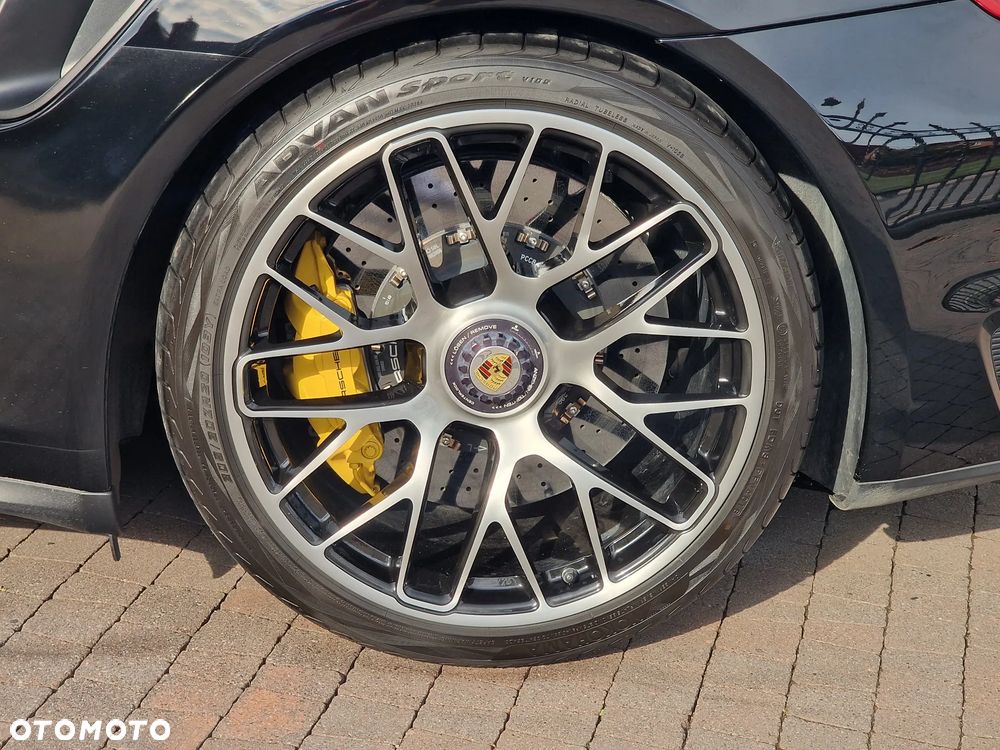 Porsche 911 Turbo S - 21