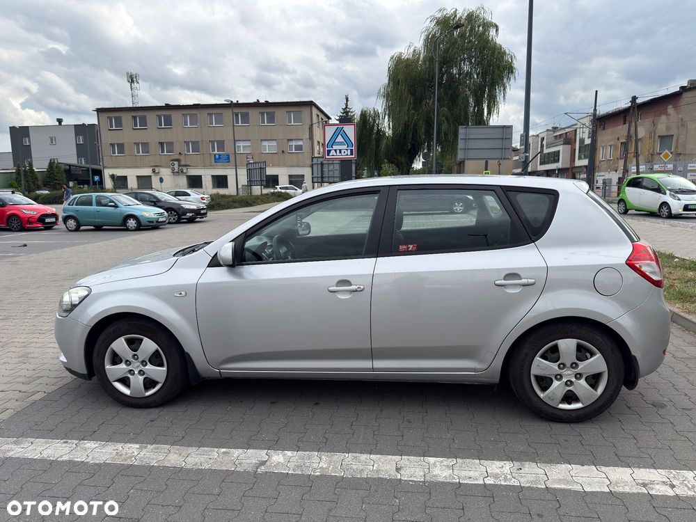 Kia Ceed - 7