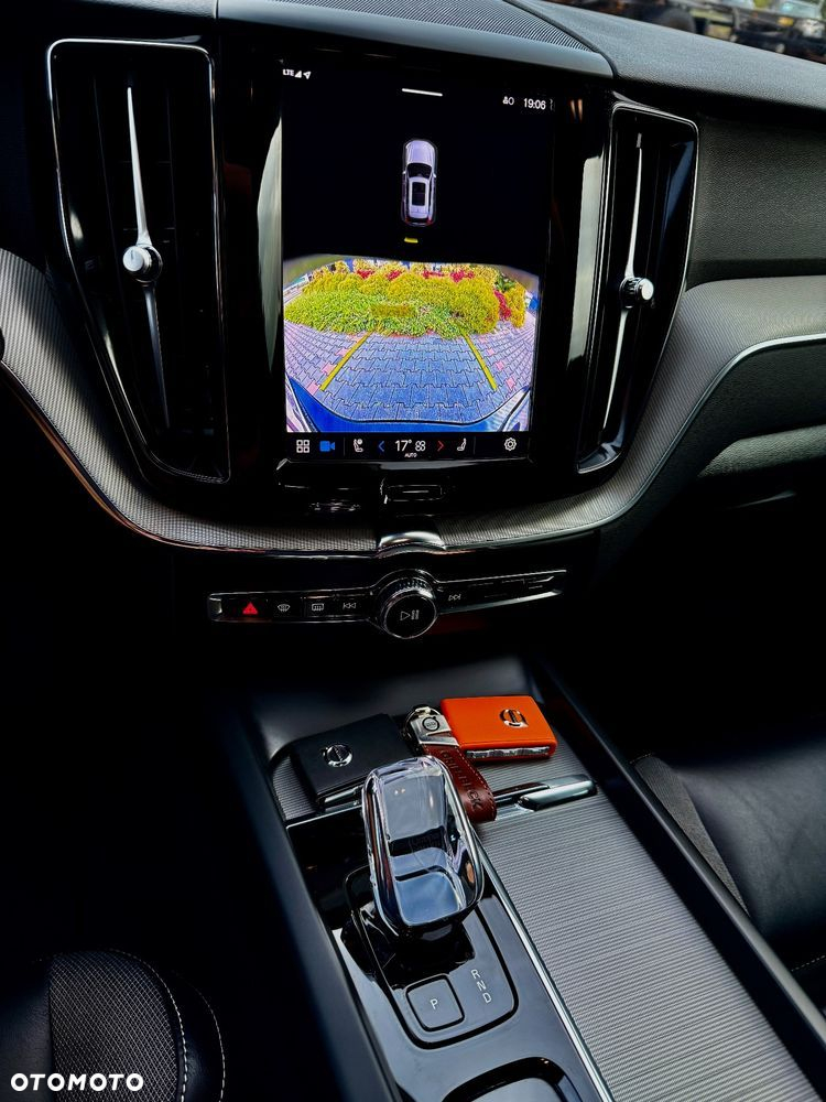 Volvo XC 60 B4 B Plus Dark - 35