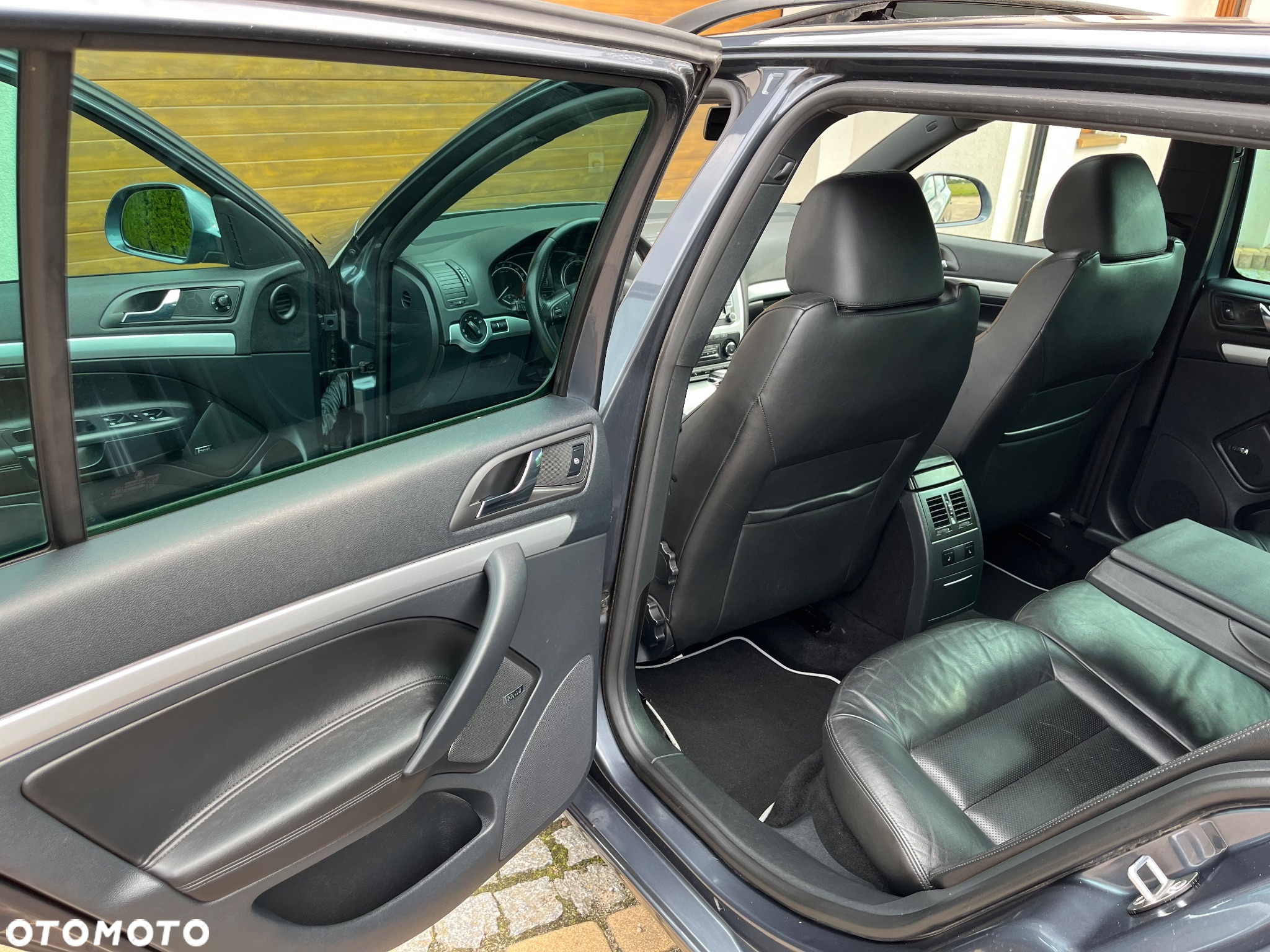 Skoda Octavia Combi 2.0 TDI CR DPF DSG RS - 31