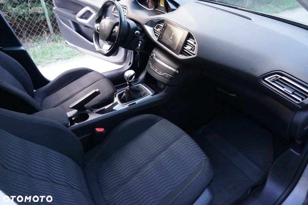 Peugeot 308 125 THP Allure - 20