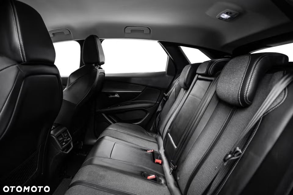 Peugeot 3008 1.6 PureTech Hybrid4 PHEV Allure Pack S&S EAT8 - 7
