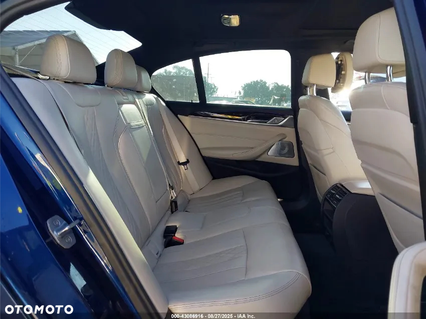 BMW Seria 5 540i xDrive - 9