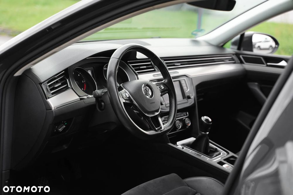 Volkswagen Passat 2.0 TDI SCR Highline - 15